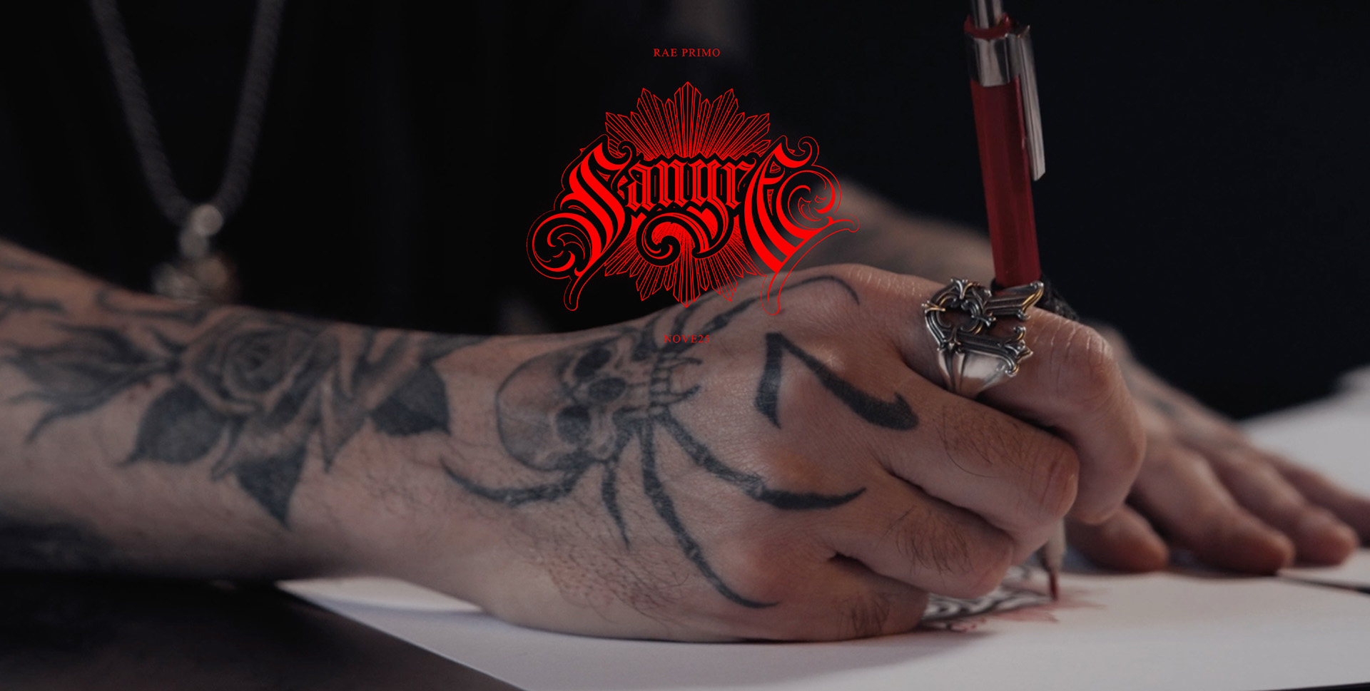 Sangre - Rae Primo X Nove25 | Scopri la collezione di gioielli in argento 925 in collaborazione con l&#039;artista milanese Rae Primo