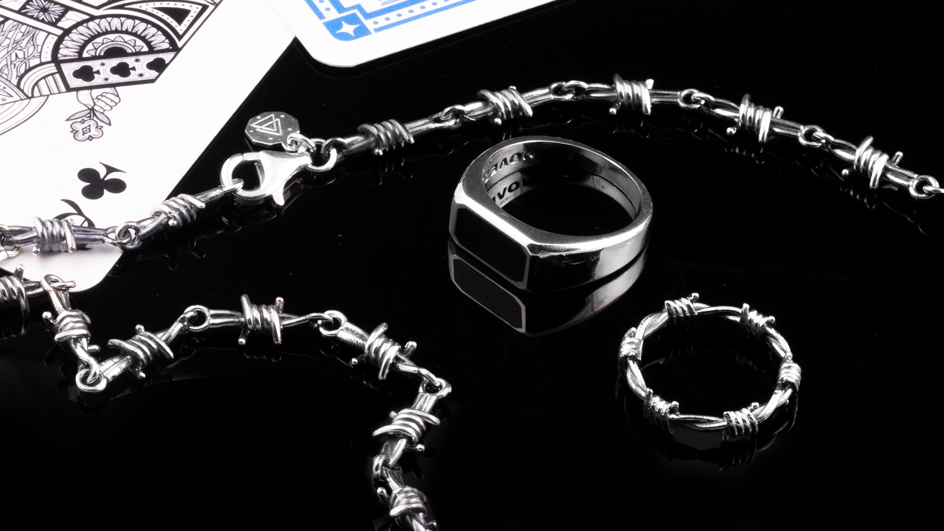 Scopri la gift guide e scegli il tuo regalo di Natale firmato Nove25. Gioielli realizzati in argento 925 e Made in Italy.