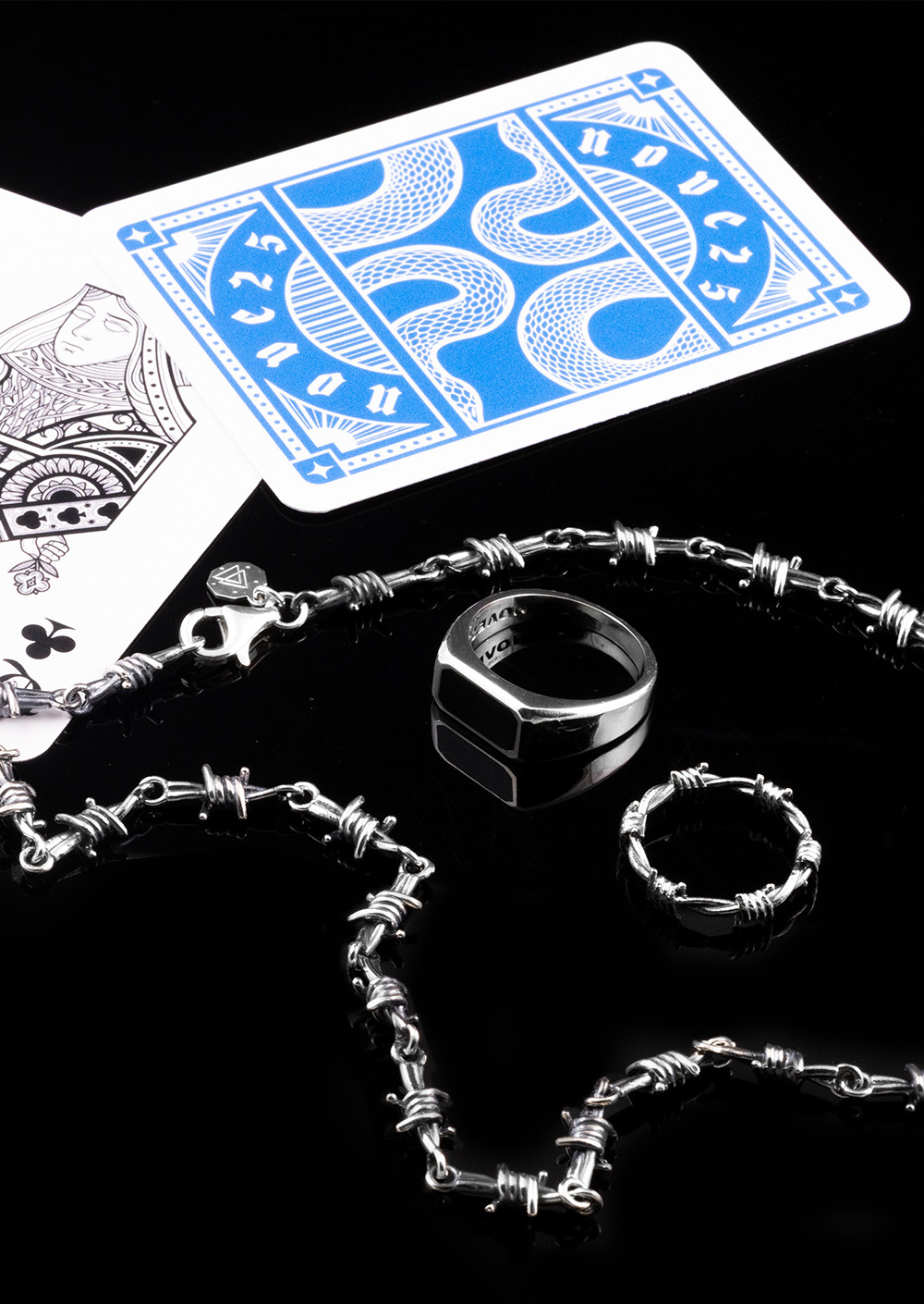 Scopri la gift guide e scegli il tuo regalo di Natale firmato Nove25. Gioielli realizzati in argento 925 e Made in Italy.