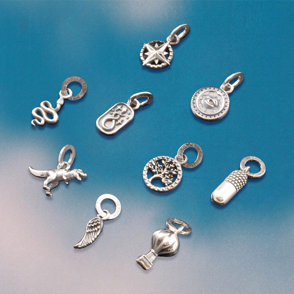 Scopri i Ciondoli Santini di Nove25 realizzati in argento sterling 925 e made in Italy