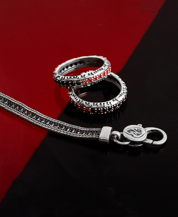 Scopri le collaborazioni Nove25. Perfette per i tuoi regali di Natale. Gioielli in argento sterling 925 made in Italy | Nove25
