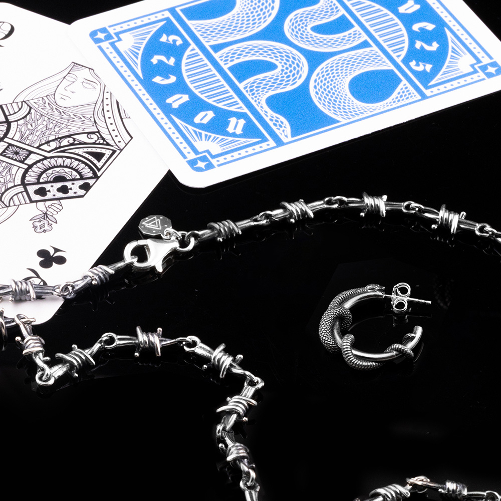 Personalizza il tuo stile con gioielli iconici di Nove25. Scopri la nostra selezione di gioielli delle collezioni Puntinati, Eden e Timeless.