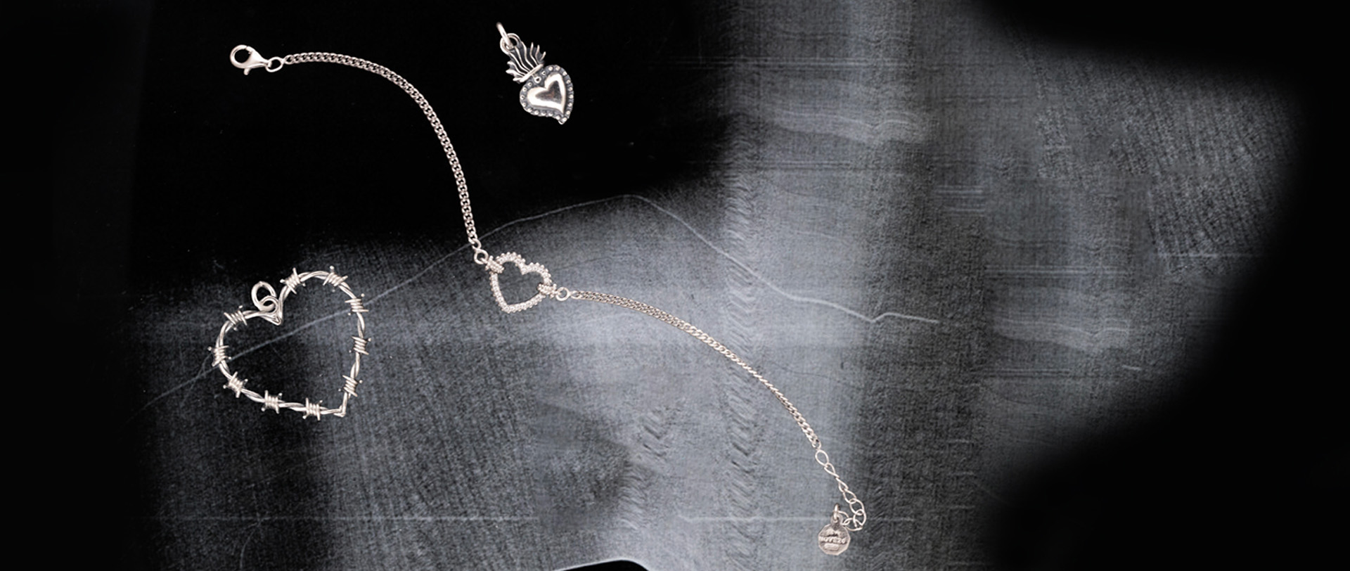 Gift Guide San Valentino Nove25 | Trova il regalo perfetto per la persona che ami con la guida regali Nove25 e sorprendila con un gioiello che le far&agrave; battere il cuore.