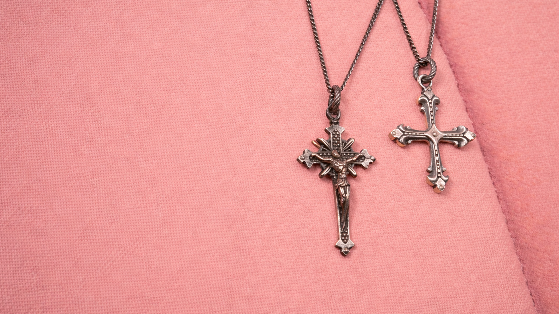 Gift Guide San Valentino Nove25 | Trova il regalo perfetto per la persona che ami con la guida regali Nove25 e sorprendila con un gioiello che le far&agrave; battere il cuore.