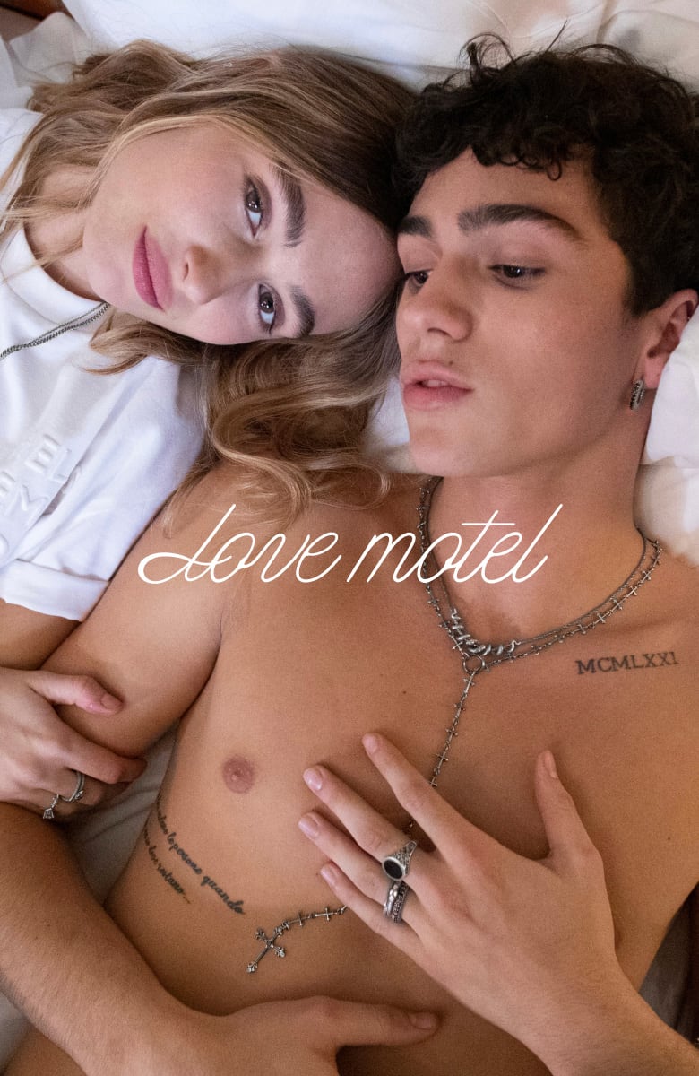 Love Motel, il nuovo drop di gioielli in argento di Nove25 racconta in modo inedito il piu classico dei sentimenti.