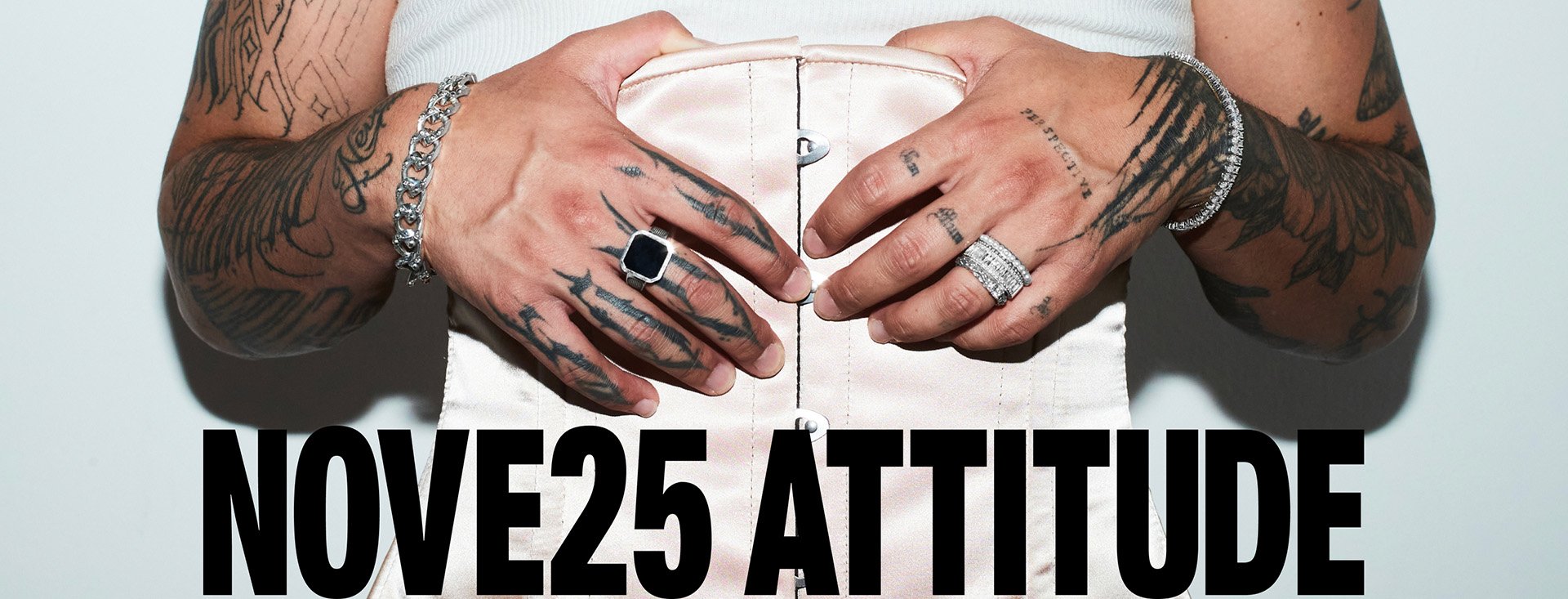 Nove25 Attitude, i nuovi gioielli in argento sterling 925 sono impreziositi da trame puntinate e floreali, zirconi e perle, grandi pietre rettangolai e simboli classici del brand.